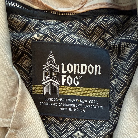 Vintage London Fog Beige Trench Coat Belted Size 8 Reg Classic Raincoat - Picture 4 of 16